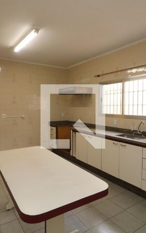 Casa à venda com 300m², 3 quartos e 3 vagasCozinha