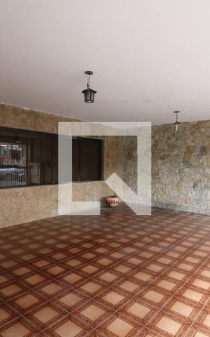 Casa à venda com 300m², 3 quartos e 3 vagasGaragem
