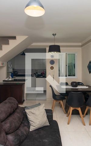 Casa de condomínio à venda com 100m², 2 quartos e 1 vaga Casa de condomínio à venda com 100m², 2 quartos e 1 vagaSala