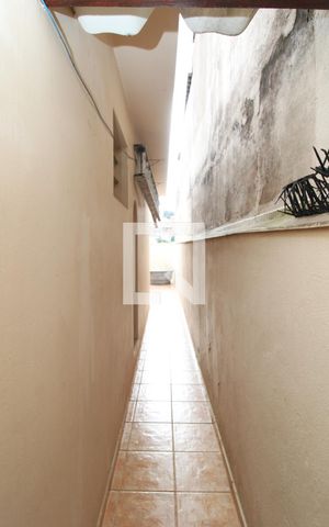 Casa à venda com 130m², 3 quartos e 2 vagasCorredor Lateral