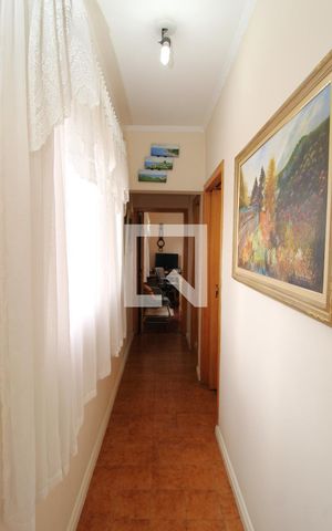 Casa à venda com 130m², 3 quartos e 2 vagasCorredor - Quartos