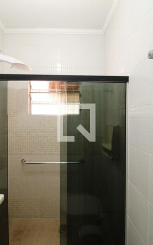 Casa à venda com 130m², 3 quartos e 2 vagasBanheiro Social