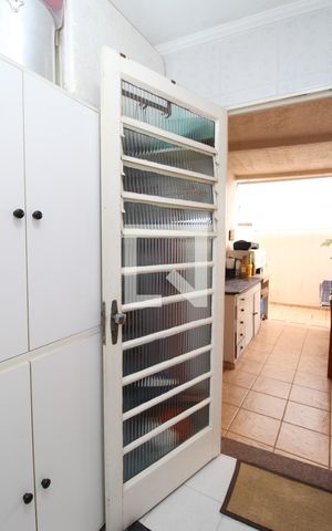 Casa à venda com 130m², 3 quartos e 2 vagasÁrea de Serviço
