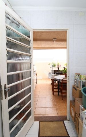 Casa à venda com 130m², 3 quartos e 2 vagasÁrea de Serviço