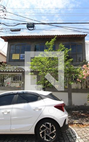 Casa de condomínio à venda com 275m², 3 quartos e 2 vagasFachada com Placa Quinto Andar