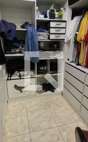 Casa de condomínio à venda com 275m², 3 quartos e 2 vagasQuarto 1 - Closet
