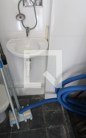 Casa de condomínio à venda com 275m², 3 quartos e 2 vagasBanheiro de Serviço