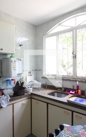 Casa de condomínio à venda com 275m², 3 quartos e 2 vagasCozinha