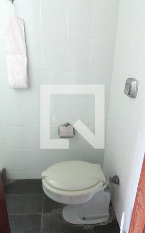 Casa de condomínio à venda com 275m², 3 quartos e 2 vagasLavabo