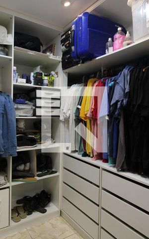 Casa de condomínio à venda com 275m², 3 quartos e 2 vagasQuarto 1 - Closet