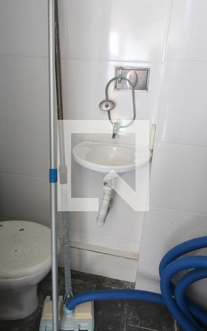 Casa de condomínio à venda com 275m², 3 quartos e 2 vagasBanheiro de Serviço
