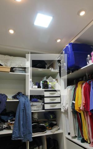 Casa de condomínio à venda com 275m², 3 quartos e 2 vagasQuarto 1 - Closet