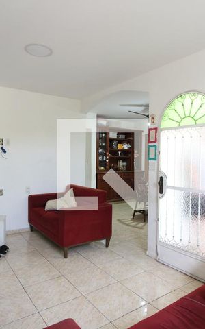 Casa de condomínio à venda com 275m², 3 quartos e 2 vagasSala de TV