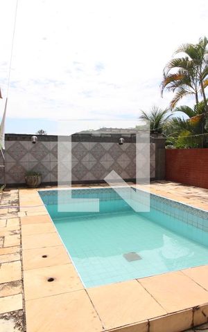 Casa de condomínio à venda com 275m², 3 quartos e 2 vagasPiscina