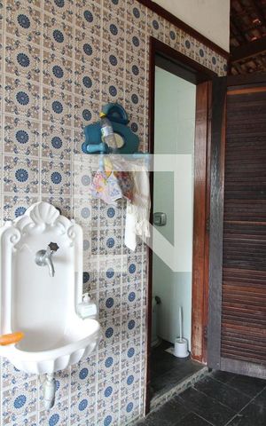 Casa de condomínio à venda com 275m², 3 quartos e 2 vagasLavabo