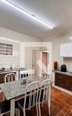 Casa à venda com 270m², 2 quartos e 4 vagas Casa à venda com 270m², 2 quartos e 4 vagasCozinha