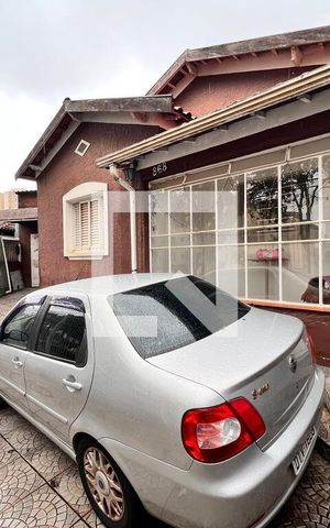 Casa à venda com 270m², 2 quartos e 4 vagas Casa à venda com 270m², 2 quartos e 4 vagasQuintal - Garagem