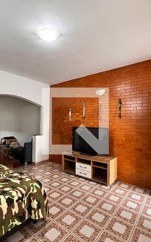 Casa à venda com 270m², 2 quartos e 4 vagas Casa à venda com 270m², 2 quartos e 4 vagasSala