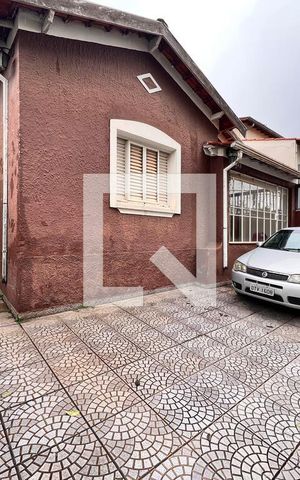 Casa à venda com 270m², 2 quartos e 4 vagas Casa à venda com 270m², 2 quartos e 4 vagasQuintal - Garagem