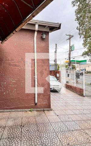 Casa à venda com 270m², 2 quartos e 4 vagas Casa à venda com 270m², 2 quartos e 4 vagasQuintal - Garagem