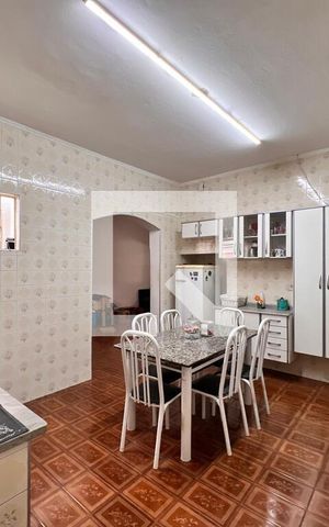 Casa à venda com 270m², 2 quartos e 4 vagas Casa à venda com 270m², 2 quartos e 4 vagasCozinha