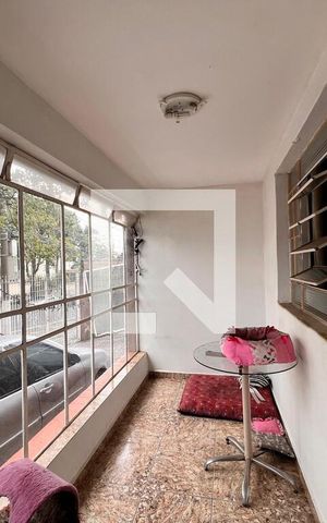 Casa à venda com 270m², 2 quartos e 4 vagas Casa à venda com 270m², 2 quartos e 4 vagasEntrada