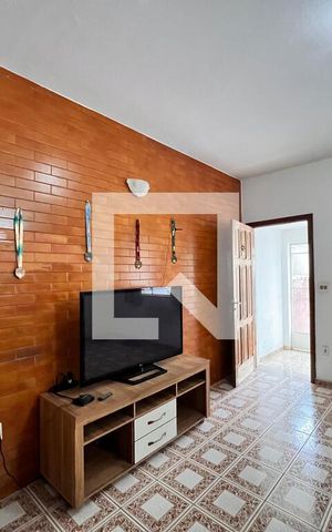Casa à venda com 270m², 2 quartos e 4 vagas Casa à venda com 270m², 2 quartos e 4 vagasSala