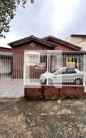 Casa à venda com 270m², 2 quartos e 4 vagas Casa à venda com 270m², 2 quartos e 4 vagasFachada