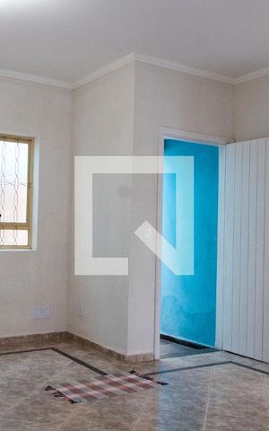 Casa à venda com 250m², 3 quartos e 3 vagas Casa à venda com 250m², 3 quartos e 3 vagasSala