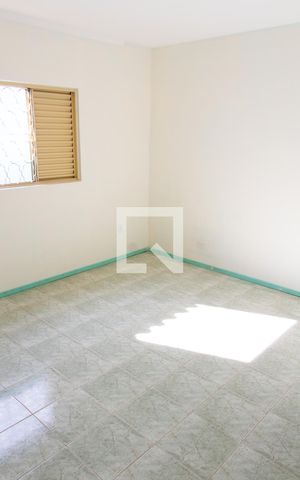 Casa à venda com 250m², 3 quartos e 3 vagas Casa à venda com 250m², 3 quartos e 3 vagasSUITE
