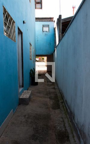 Casa à venda com 250m², 3 quartos e 3 vagas Casa à venda com 250m², 3 quartos e 3 vagasÁREA EXTERNA LATERAL