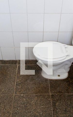 Casa à venda com 250m², 3 quartos e 3 vagas Casa à venda com 250m², 3 quartos e 3 vagasBANHEIRO DA ÁREA DE SERVIÇO