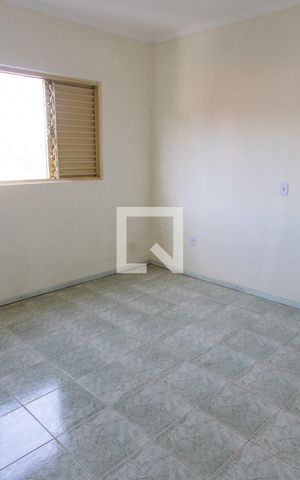 Casa à venda com 250m², 3 quartos e 3 vagas Casa à venda com 250m², 3 quartos e 3 vagasQUARTO 1