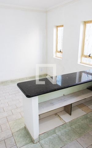 Casa à venda com 250m², 3 quartos e 3 vagas Casa à venda com 250m², 3 quartos e 3 vagasCOZINHA