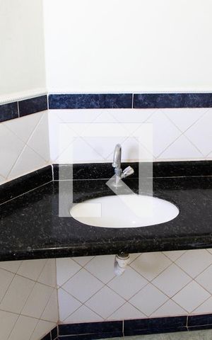 Casa à venda com 250m², 3 quartos e 3 vagas Casa à venda com 250m², 3 quartos e 3 vagasBANHEIRO SOCIAL PISO SUPERIOR