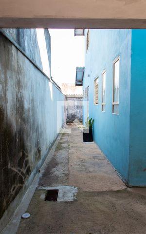 Casa à venda com 250m², 3 quartos e 3 vagas Casa à venda com 250m², 3 quartos e 3 vagasÁREA EXTERNA LATERAL