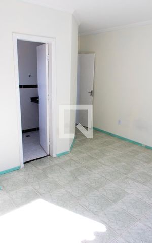 Casa à venda com 250m², 3 quartos e 3 vagas Casa à venda com 250m², 3 quartos e 3 vagasSUITE