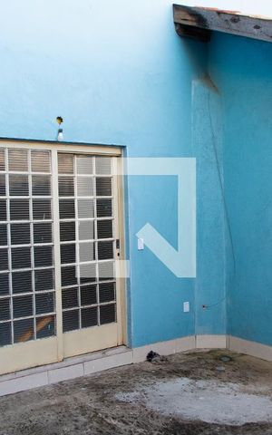 Casa à venda com 250m², 3 quartos e 3 vagas Casa à venda com 250m², 3 quartos e 3 vagasÁREA EXTERNA FUNDOS