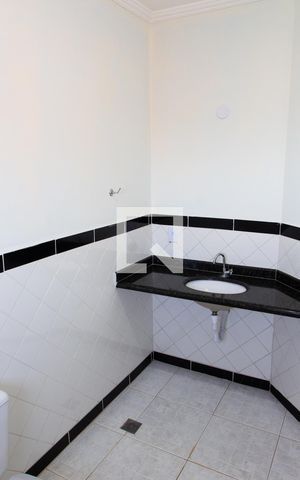 Casa à venda com 250m², 3 quartos e 3 vagas Casa à venda com 250m², 3 quartos e 3 vagasBANHEIRO DA SUITE