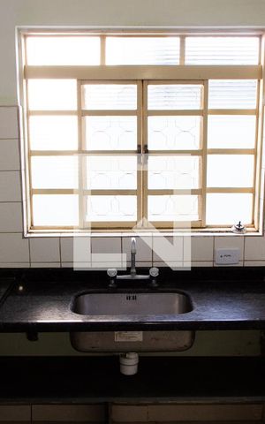 Casa à venda com 250m², 3 quartos e 3 vagas Casa à venda com 250m², 3 quartos e 3 vagasCOZINHA