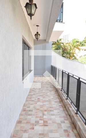 Casa à venda com 300m², 3 quartos e 6 vagasQuintal