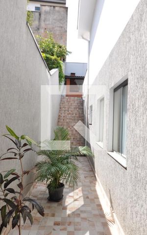 Casa à venda com 300m², 3 quartos e 6 vagasCorredor Externo