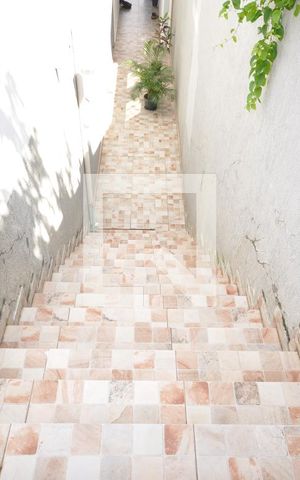 Casa à venda com 300m², 3 quartos e 6 vagasEscada de acesso a Churrasqueira