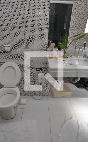 Casa à venda com 300m², 3 quartos e 6 vagasBanheiro do Quarto Suíte