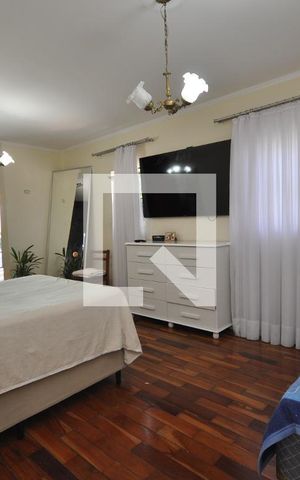 Casa à venda com 300m², 3 quartos e 6 vagasQuarto Suíte