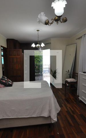 Casa à venda com 300m², 3 quartos e 6 vagasQuarto Suíte