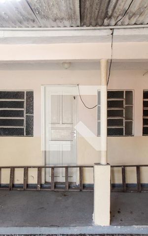Casa à venda com 220m², 3 quartos e 2 vagas Casa à venda com 220m², 3 quartos e 2 vagasFundos