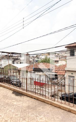 Casa à venda com 220m², 3 quartos e 2 vagas Casa à venda com 220m², 3 quartos e 2 vagasSala - Varanda