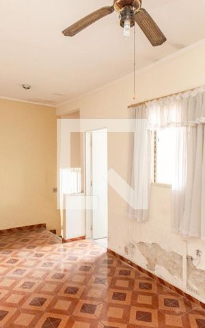 Casa à venda com 220m², 3 quartos e 2 vagas Casa à venda com 220m², 3 quartos e 2 vagasSuíte