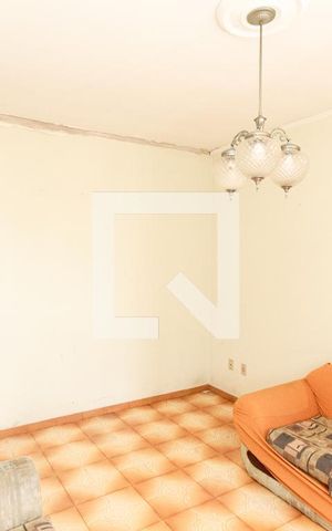 Casa à venda com 220m², 3 quartos e 2 vagas Casa à venda com 220m², 3 quartos e 2 vagasSala
